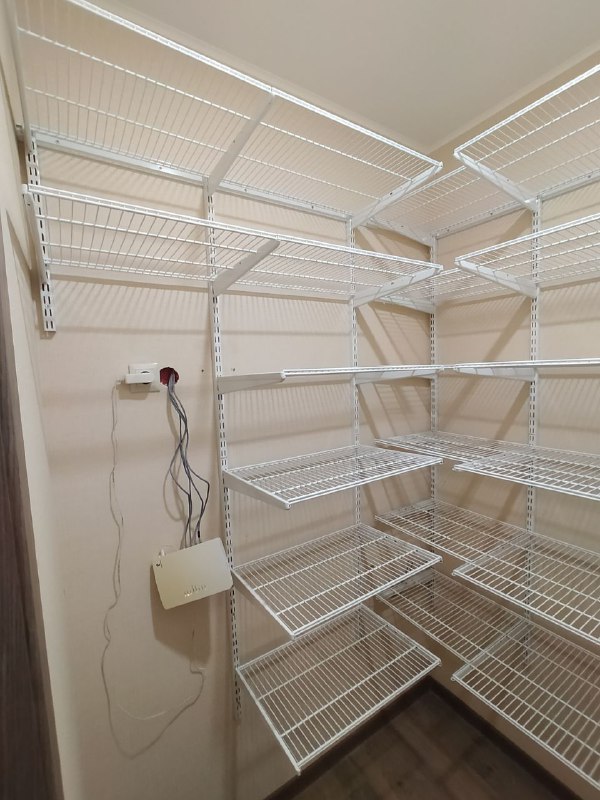 Белая угловая гардеробная, ~1,8×2,4 м, фото 1