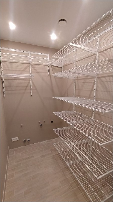 Белая угловая гардеробная, ~1,8×2,3 м, фото 1