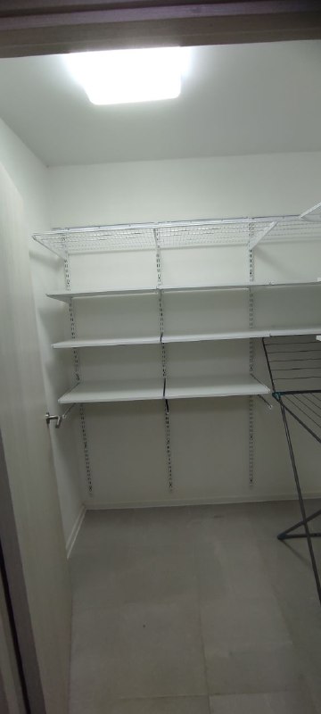 Белая угловая гардеробная, ~1,9×1,6 м, фото 1