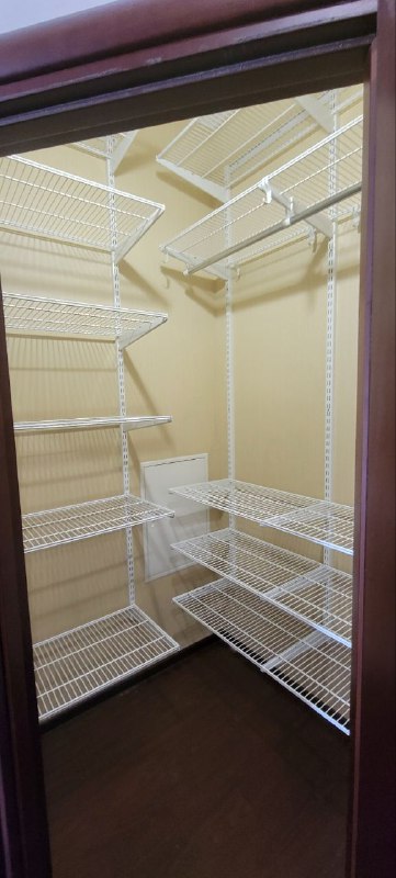 Белая угловая гардеробная, ~1,5×1,3 м, фото 1