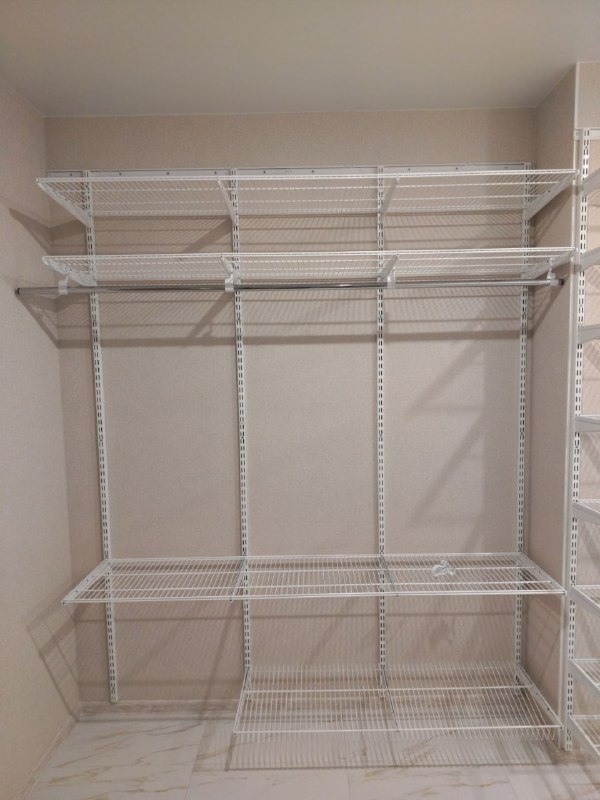 Белая угловая гардеробная, ~2×1,5 м, фото 1