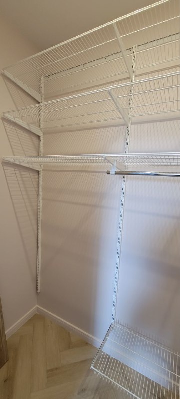 Белая угловая гардеробная, ~1,2×2,2 м, фото 1