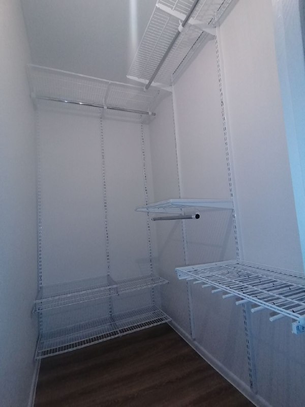 Белая угловая гардеробная, ~1,5×2 м, фото 1