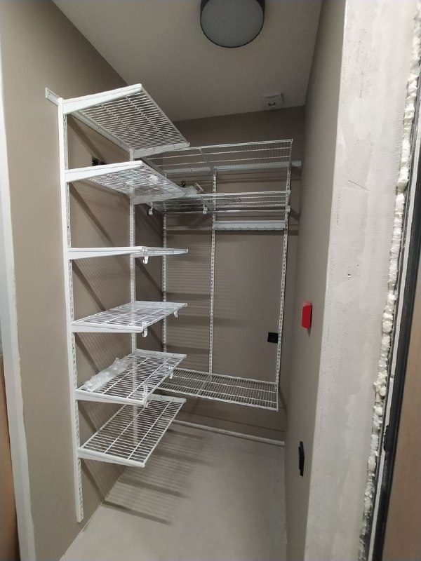 Белая угловая гардеробная, ~1,2×1,5 м, фото 1