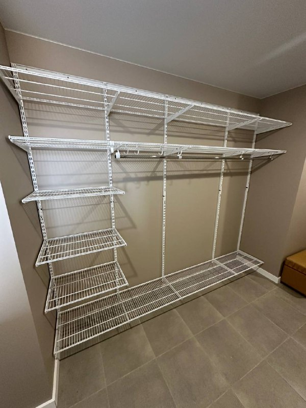Белая угловая гардеробная, ~3×1,8 м, фото 1