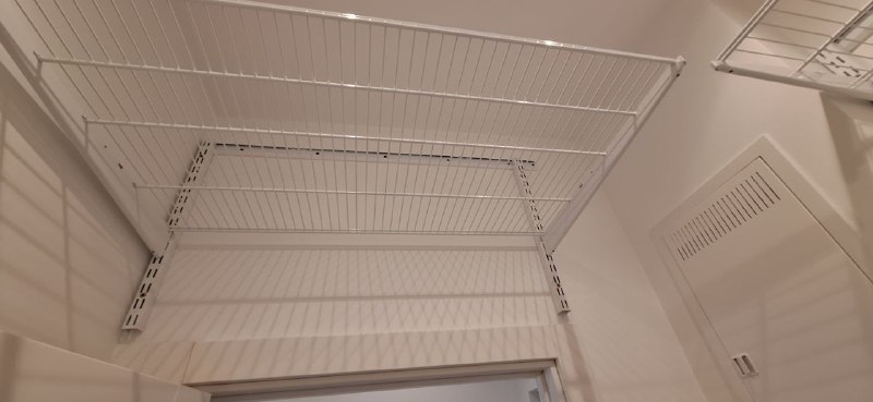 Белая угловая гардеробная, ~1,2×1,8 м, фото 1