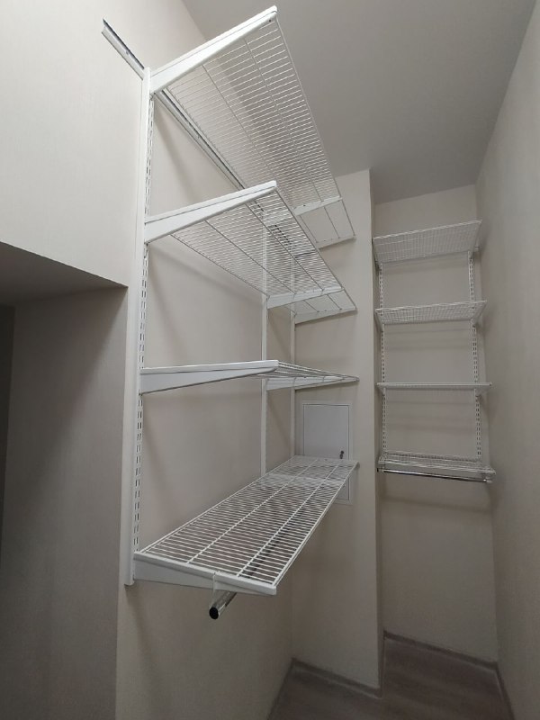 Белая угловая гардеробная, ~0,9×1,8 м, фото 1