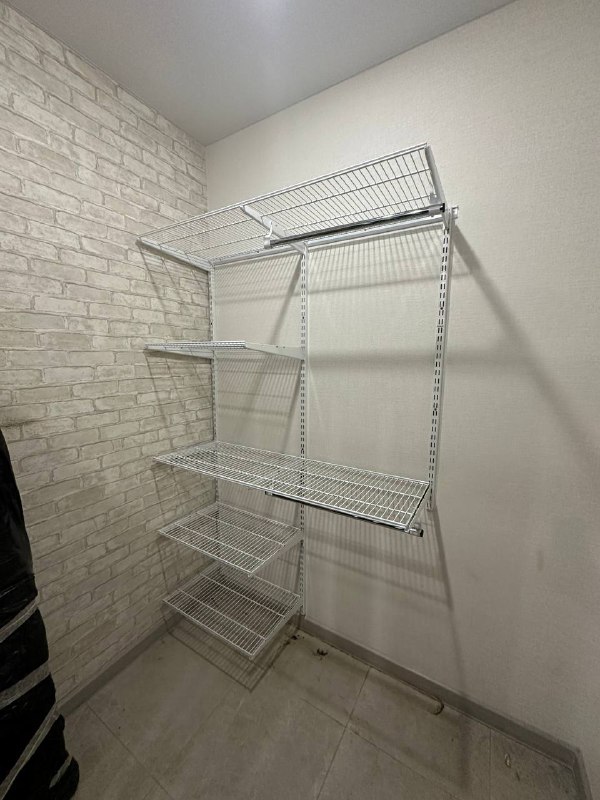 Белая угловая гардеробная, ~1,5×1,3 м, фото 1