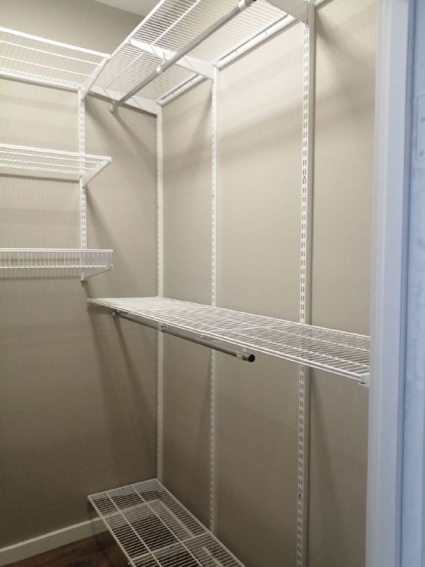 Белая угловая гардеробная, ~1,2×2 м, фото 1