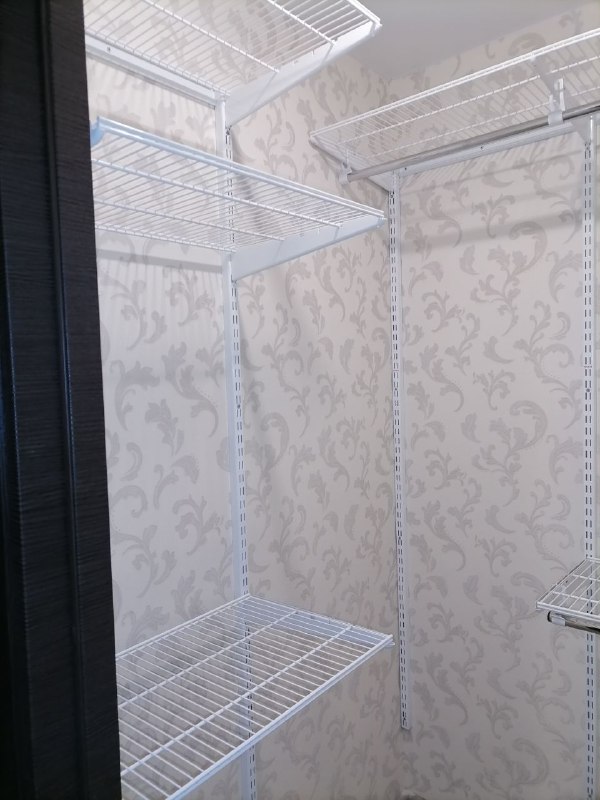 Белая угловая гардеробная, ~1,3×1,4 м, фото 1