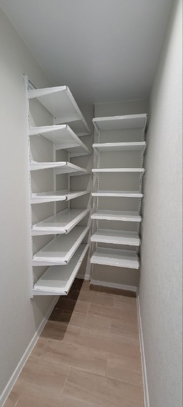 Белая угловая гардеробная, ~0,9×2 м, фото 1