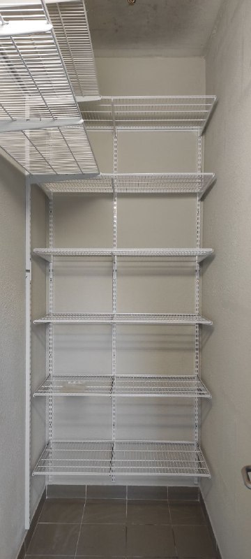 Белая угловая гардеробная, ~1,2×1,8 м, фото 1