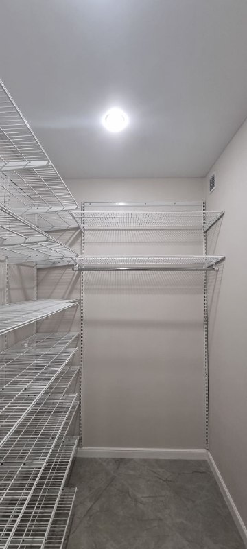 Белая угловая гардеробная, ~1,2×2,2 м, фото 1