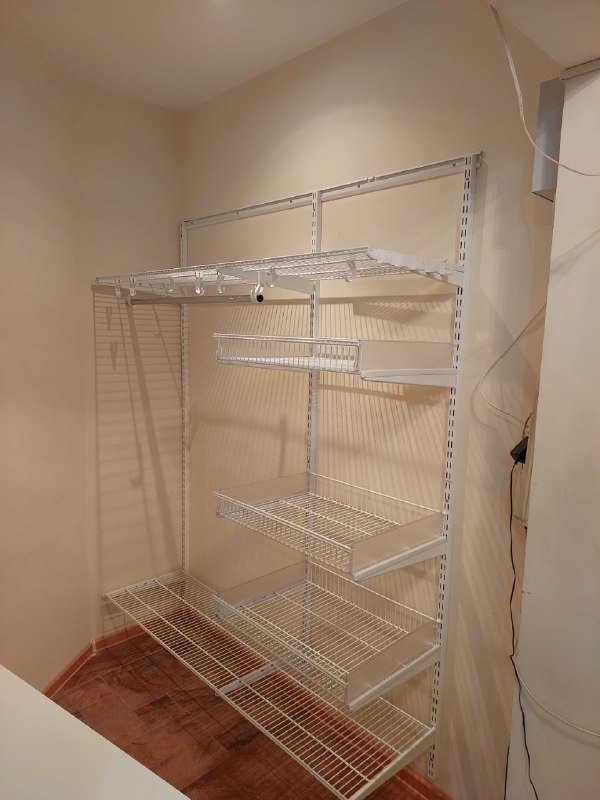 Белая угловая гардеробная, ~1,5×1,6 м, фото 1