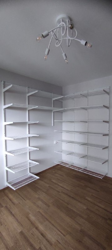 Белая угловая гардеробная, ~2×2,3 м, фото 1