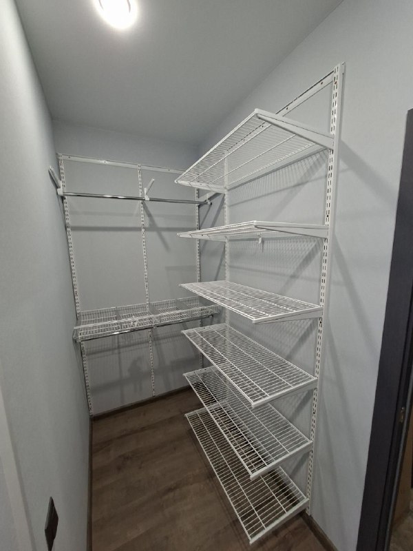 Белая угловая гардеробная, ~1,5×2,1 м, фото 1
