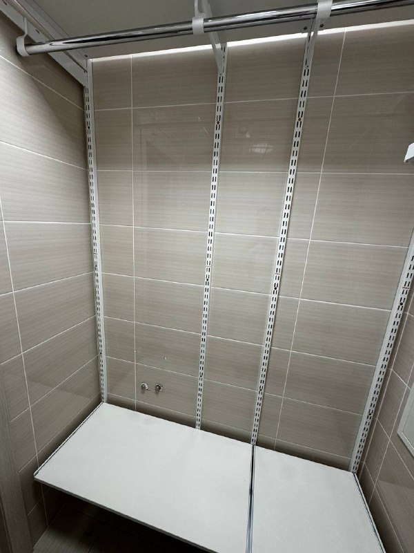 Белая угловая гардеробная, ~1×1,8 м, фото 3
