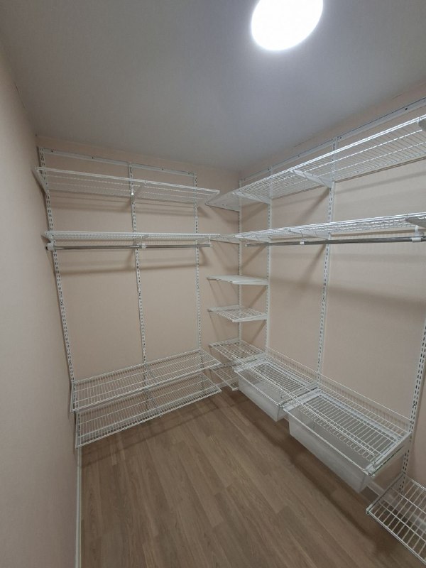Белая угловая гардеробная, ~2,8×2,1 м, фото 1