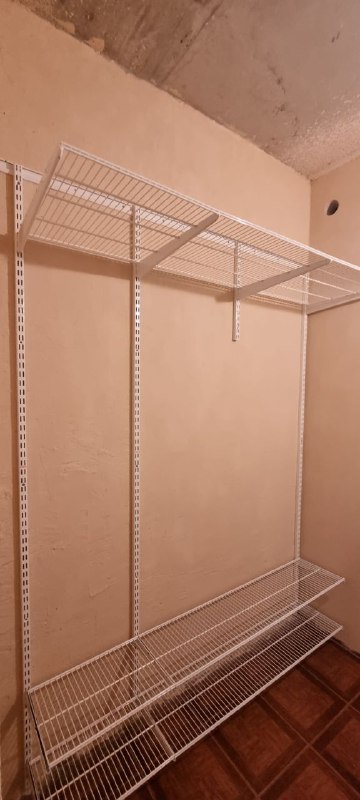 Белая угловая гардеробная, ~1,8×1,1 м, фото 1