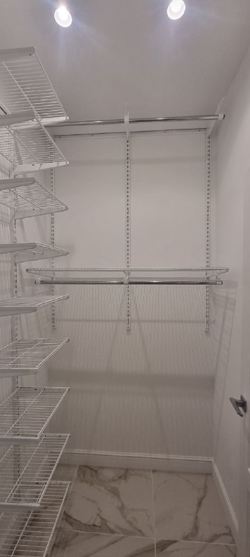 Белая угловая гардеробная, ~1,5×1,5 м, фото 1
