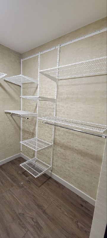 Белая угловая гардеробная, ~1,8×2,4 м, фото 1
