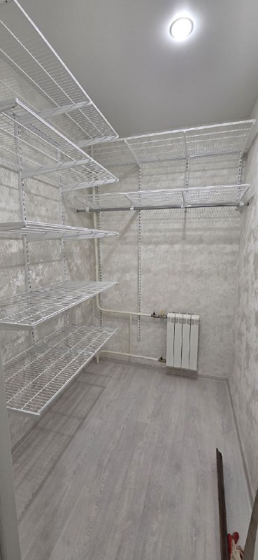 Белая угловая гардеробная, ~1,8×2 м, фото 1