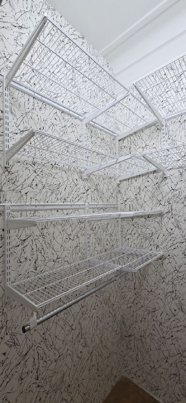 Белая угловая гардеробная, ~1,2×1,8 м, фото 1