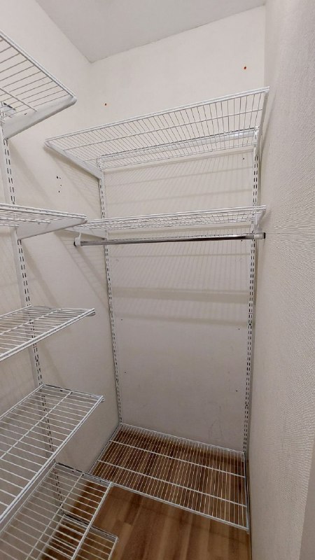 Белая угловая гардеробная, ~0,9×1,8 м, фото 1