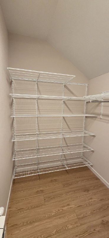 Белая угловая гардеробная, ~2,7×3 м, фото 1