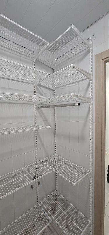 Белая угловая гардеробная, ~1,4×2 м, фото 1