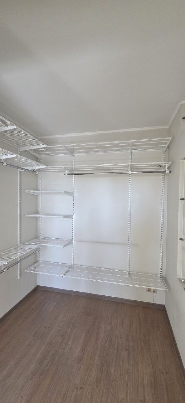 Белая угловая гардеробная, ~2,1×2,3 м, фото 1