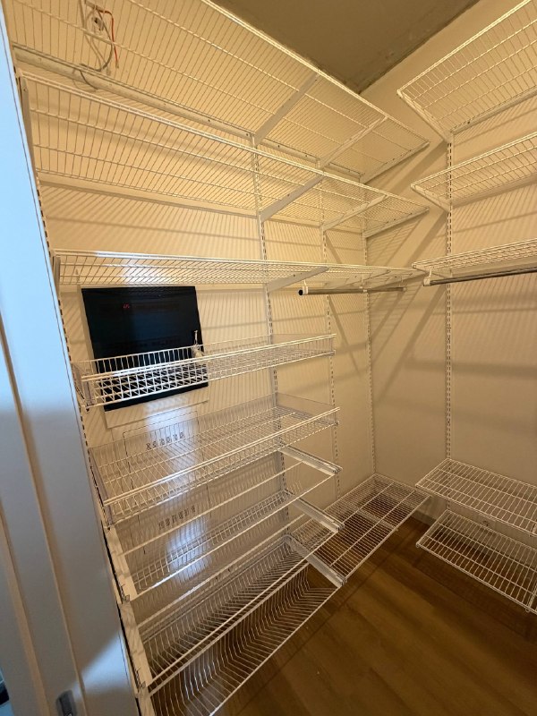 Белая угловая гардеробная, ~1,2×2 м, фото 1