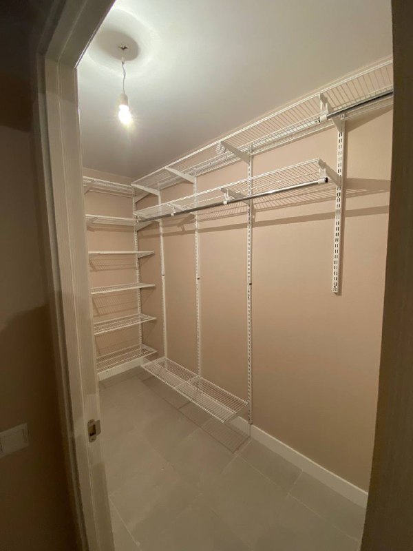 Белая угловая гардеробная, ~1,4×2,2 м, фото 1