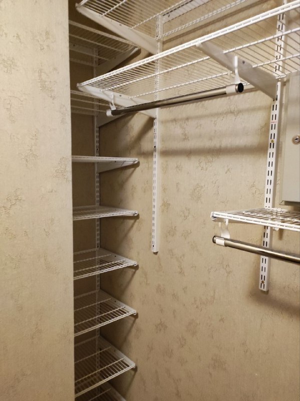 Белая угловая гардеробная, ~1,4×1,5 м, фото 1