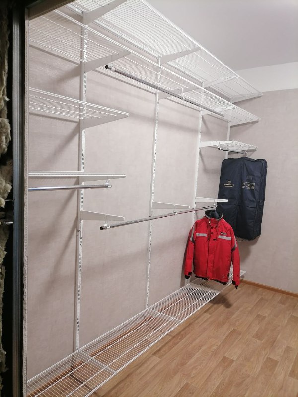 Белая угловая гардеробная, ~2,8×1,8 м, фото 1
