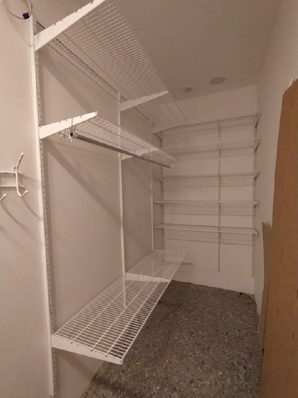 Белая угловая гардеробная, ~1,3×2 м, фото 1