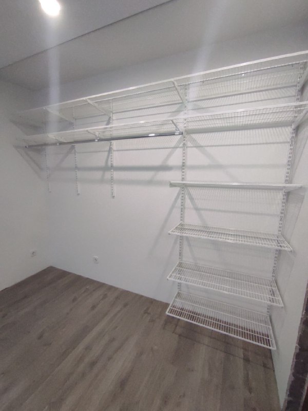 Белая угловая гардеробная, ~2,1×2 м, фото 1