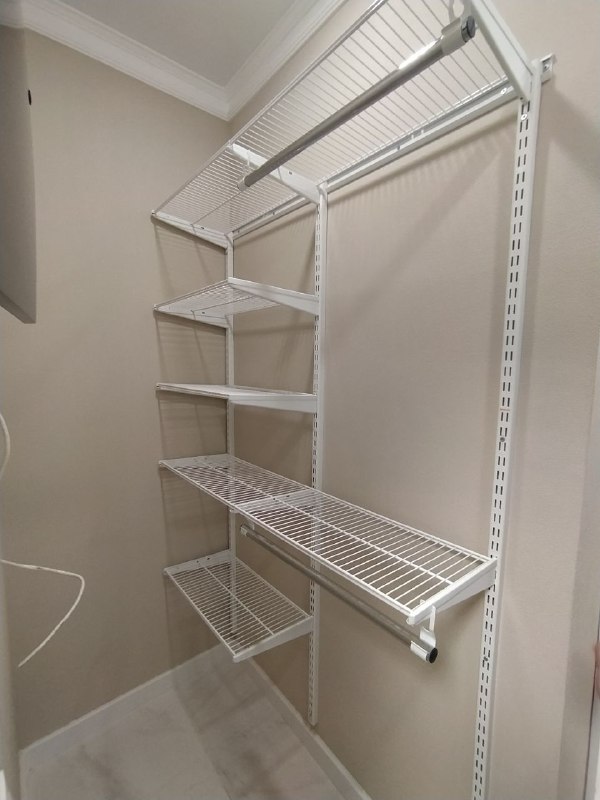 Белая угловая гардеробная, ~1,5×1,3 м, фото 1