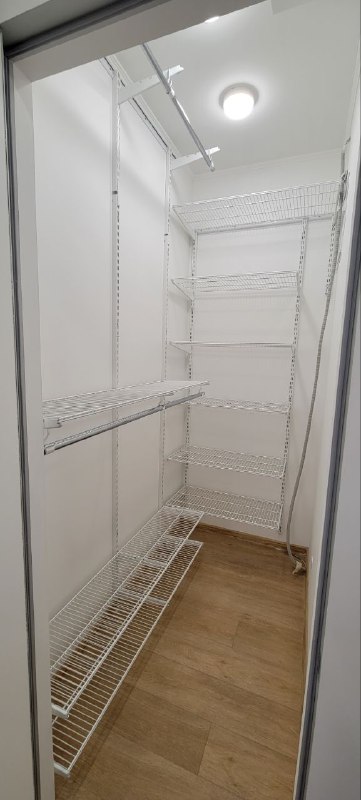Белая угловая гардеробная, ~1,8×1,5 м, фото 1