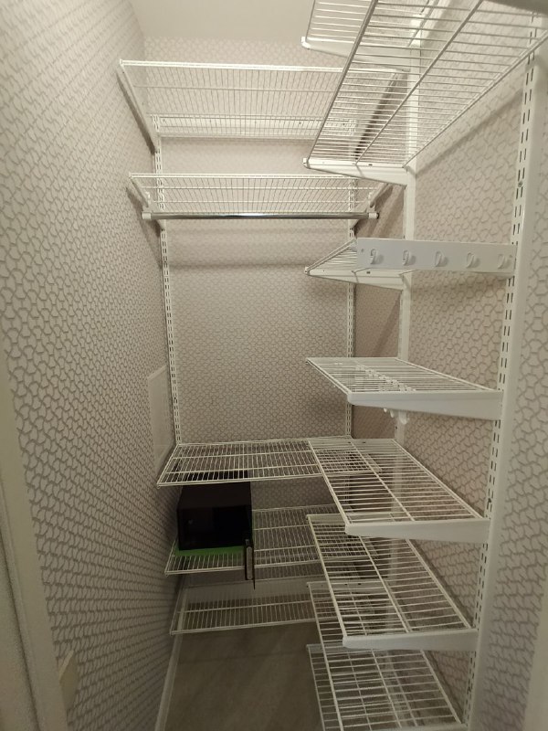 Белая угловая гардеробная, ~1,2×1,7 м, фото 1