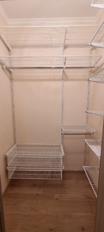 Белая угловая гардеробная, ~1,8×1,2 м, фото 1