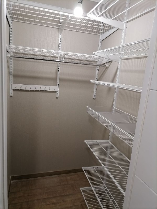 Белая угловая гардеробная, ~1,8×1,8 м, фото 1
