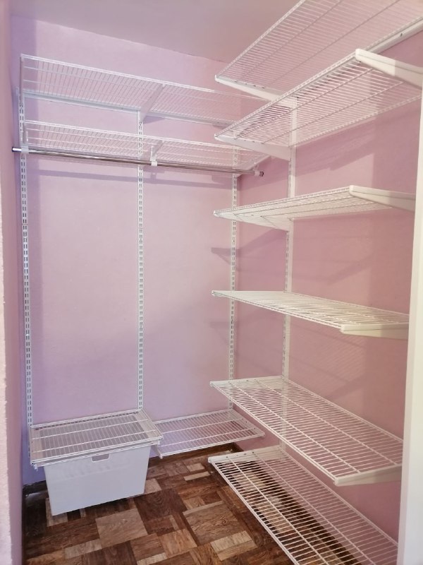Белая угловая гардеробная, ~1,8×1,5 м, фото 1