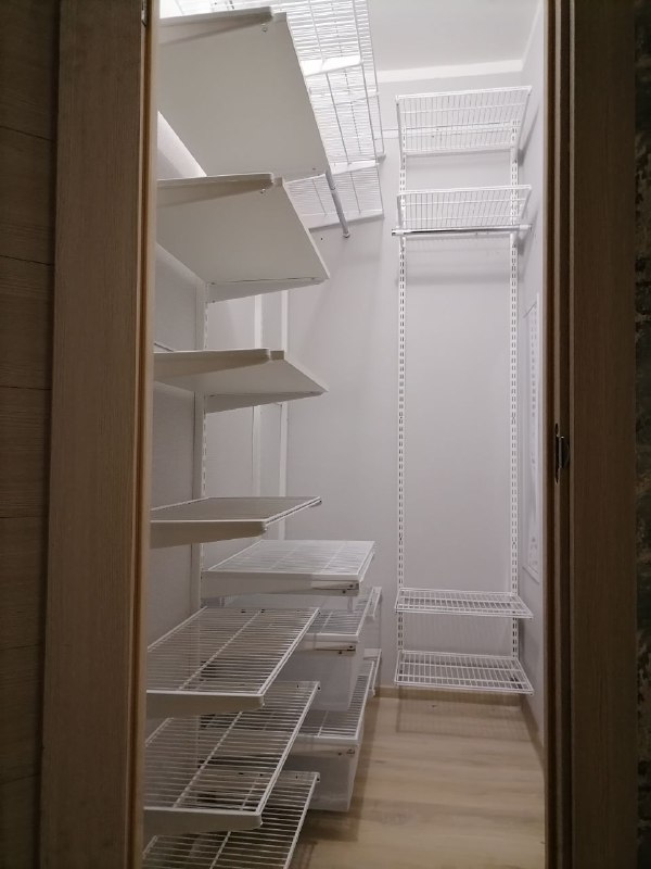 Белая угловая гардеробная, ~1,2×2 м, фото 1