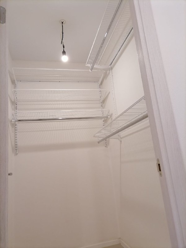 Белая угловая гардеробная, ~1,5×1,4 м, фото 1