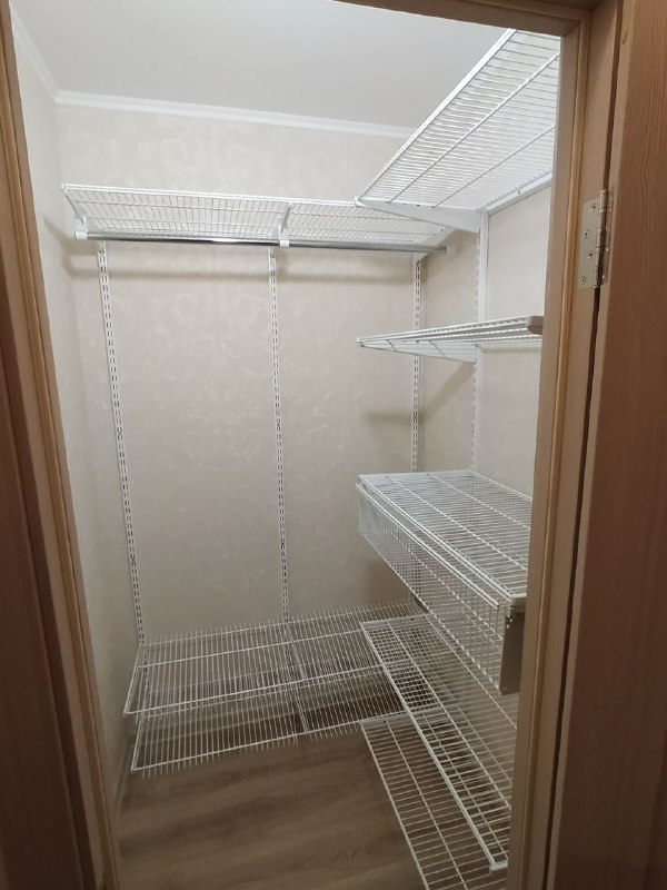 Белая угловая гардеробная, ~1,5×1,5 м, фото 1