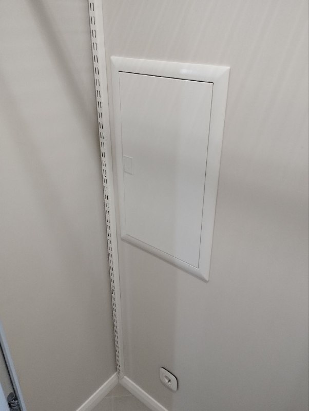 Белая угловая гардеробная, ~0,9×1,2 м, фото 1