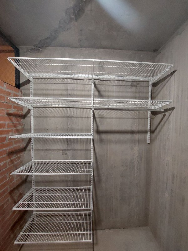 Белая угловая гардеробная, ~1,5×1,2 м, фото 1