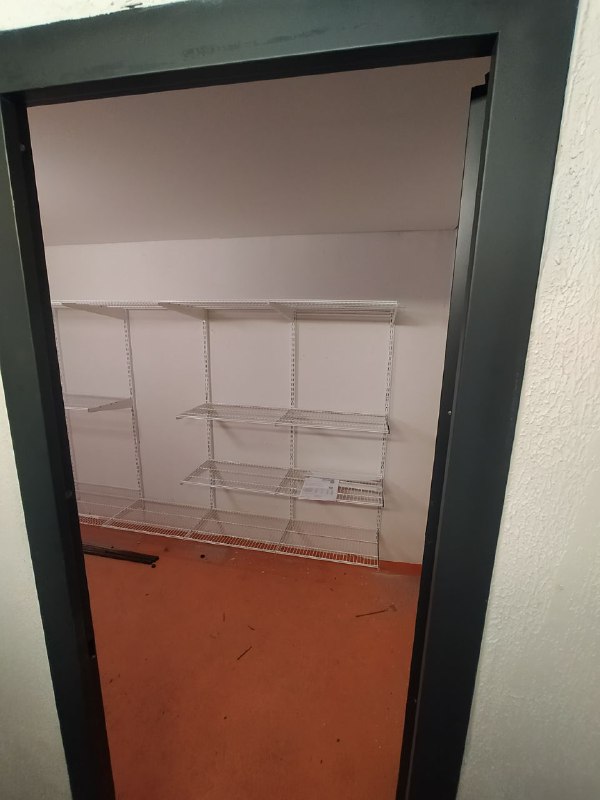 Белая угловая гардеробная, ~2,7×1,8 м, фото 1