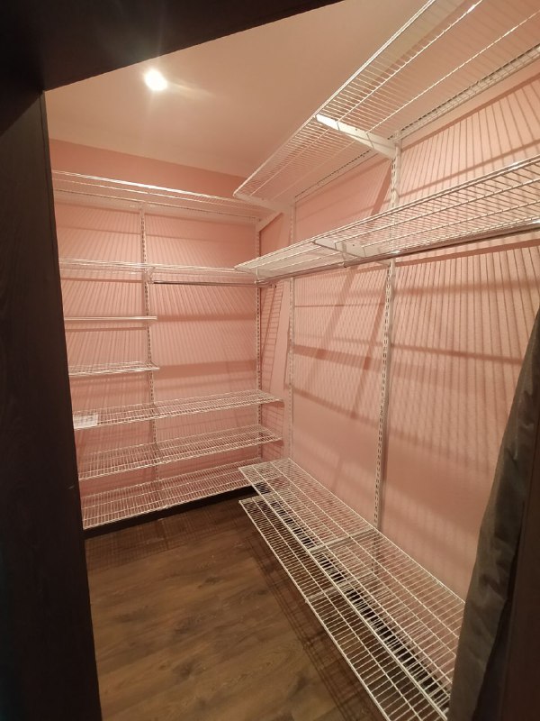 Белая угловая гардеробная, ~1,8×1,5 м, фото 1